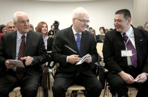 Novi dekan FFZG prof. dr. sc. Vlatko Prevšić, predsjednik Republike Hrvatske prof. dr. sc. Ivo Josipović i dr. sc. Željko Heimer na otvorenju skupa (Foto: FAH, Index.hr)