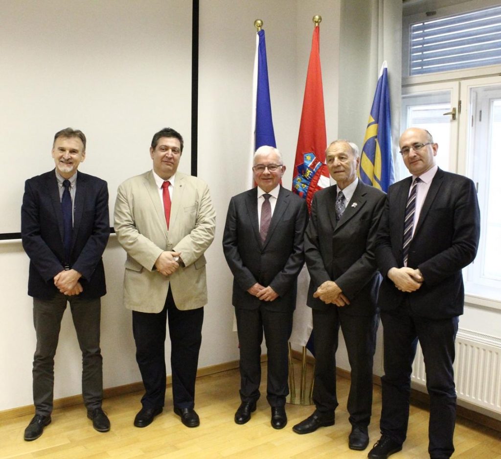 S lijeva na desno: Juraj Bahnik, (Češka beseda Zagreb), pk dr. sc. Željko Heimer (HGZD), Nj. E. g. Vladimír Zavázal, veleposlanik Češke Republike, Andrija Karafilipović (KHDP), Marijan Lipovac (Hrvatsko češko društvo).