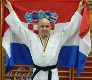 935329_115639031971113_1386908282_n