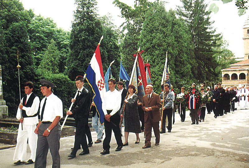 04_mirogoj_povorka800