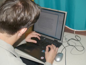 Pisko piše kolumnu (Haguenau, Francuska, kolovoz 2007.)