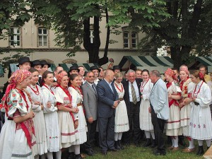 Sa predsjednikom Mesićem (Trg Francuske Republike, Zagreb, lipanj 2004.)