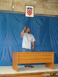 Glasajte za nas... (Hruševec Kupljenski, svibanj 2007.)